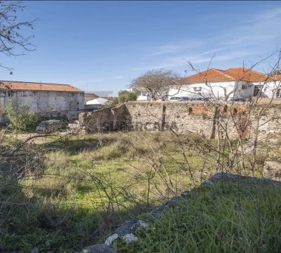 Terreno urbano localizado no centro de Beja