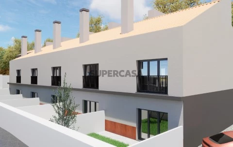 Moradia em banda T2+2 Duplex em Tortosendo