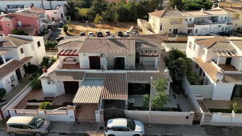 Moradia T3+1 em Areias de Pera
