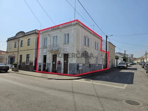 Edificio en Couço, Coruche