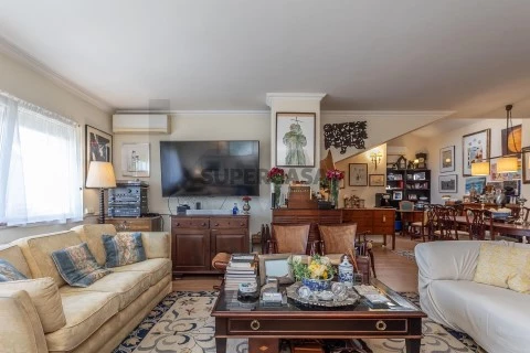 Apartamento T4 em Carnide, Lisboa