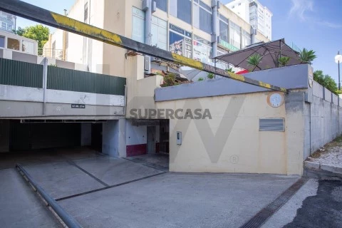 车库 在 Cascais e Estoril, Cascais