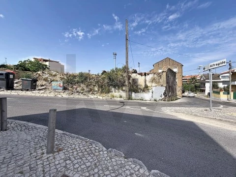 Grundstück auf Carnaxide e Queijas, Oeiras