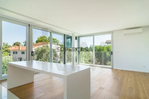 Apartamento T2 em Carnide, Lisboa