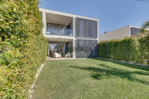 Moradia Contemporânea Conforto e Tranquilidade em Perfeita Harmonia