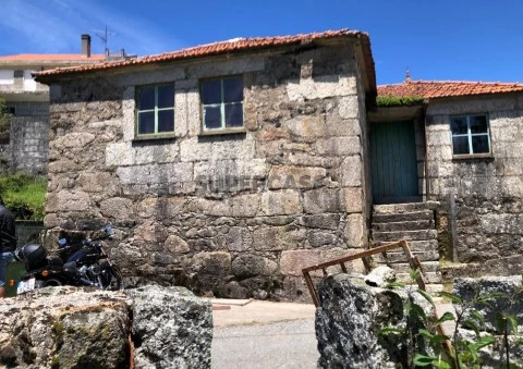 Ruína em Castro Laboreiro e Lamas de Mouro, Melgaço