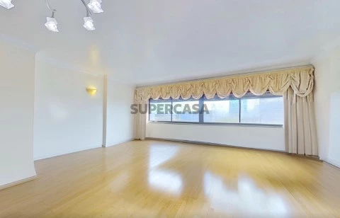 Apartamento T4 à Venda em Campolide a 100 metros das Amoreiras