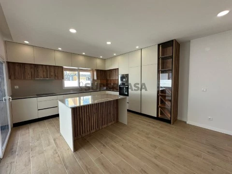 Moradia Isolada T4 em Quinta do Anjo, Palmela