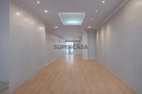 Espaço vazio de óptica iluminado