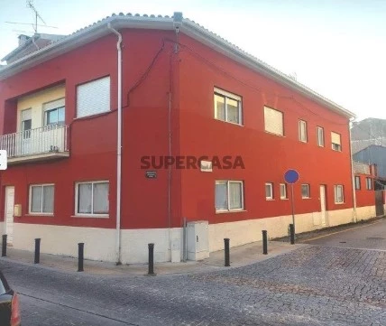 Casa com espaço comercial T5 em Pocariça, Cantanhede