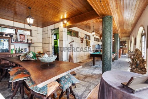 Moradia Isolada T5 Triplex em Covilhã e Canhoso, Covilhã