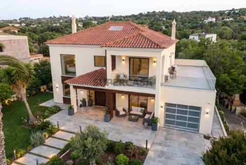 Villa T4 na Rua Humberto Delgado, Santa Bárbara de Nexe, Faro