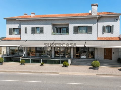 Moradia T5 em Águas Santas, Maia