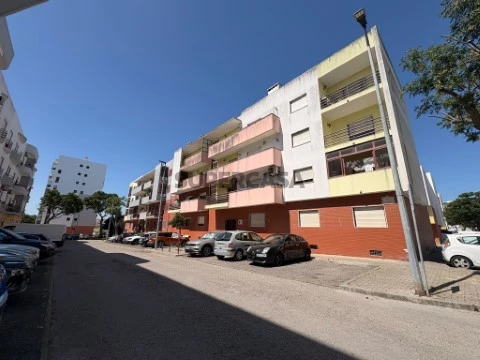 Setúbal, Vale do Cobro - Edifício