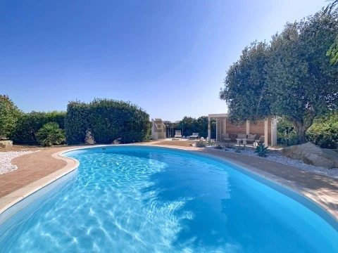 Propriedade Excecional | Moradia Renovada com piscina e total privacidade em Cerro Azul