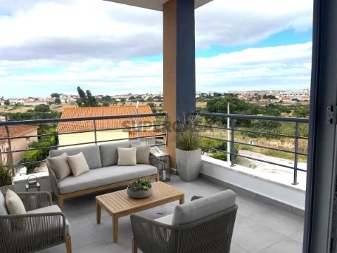 Apartamento T3 na Rua José Eugénio Pinheiro Costa, Paio Pires, Seixal