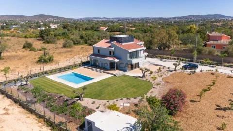 Moradia-T5-Quarteira-GoldenProperties