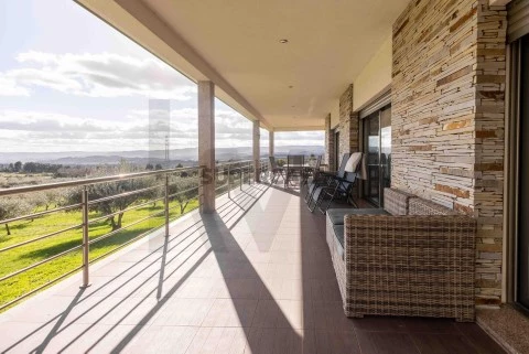 Moradia T4 em Vilarandelo, Valpaços