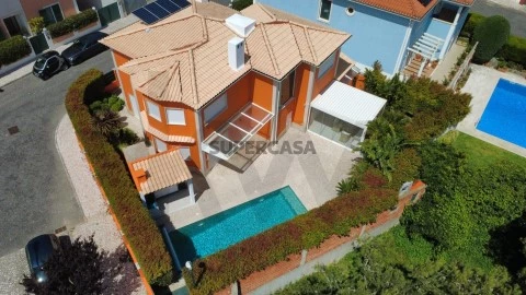 Moradia T4 Exclusiva em Cascais: O Refúgio Perfeito Próximo do Guincho