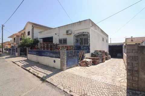Armazém em Alenquer (Santo Estêvão e Triana), Alenquer