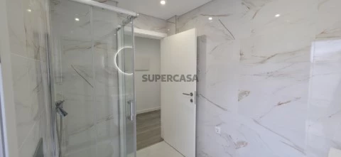 Moradia_T4_ValeMilhaços_Corroios_CasadeBanho (4)