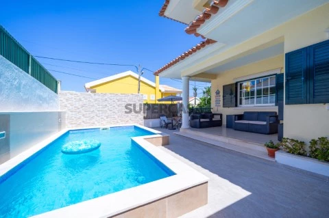 Moradia_T6_CharnecaCaparica_Quintinhas_Piscina