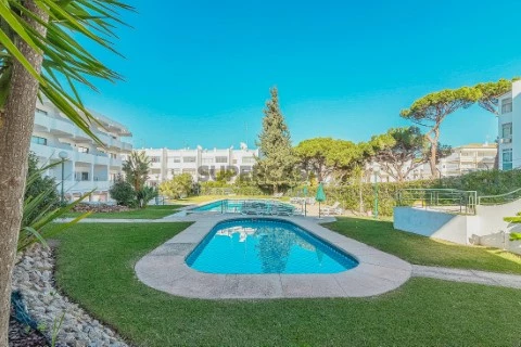 Apartamento T1 com Piscina e Vista Jardim em Vilamoura