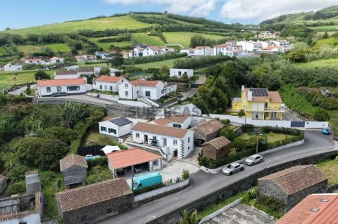 Moradia T4 em Ginetes, Ponta Delgada