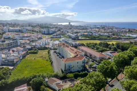 Apartamento T3 em Santa Clara, Ponta Delgada