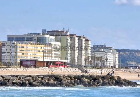 costa-da-caparica-town-2