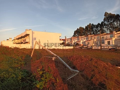 Lote de terreno para moradia geminada - Aradas