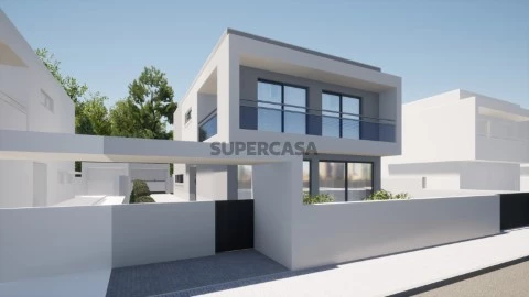 Moradia isolada T4 - Esgueira