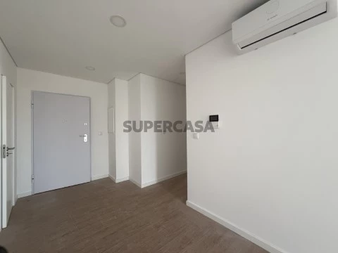 Novidade no mercado !!! Apartamento T2 Dplx com terraço- Aveiro / Esgueira