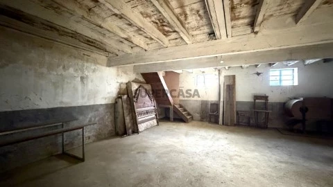 Moradia de Traça Antiga Próxima do Centro da Cidade - AVEIRO