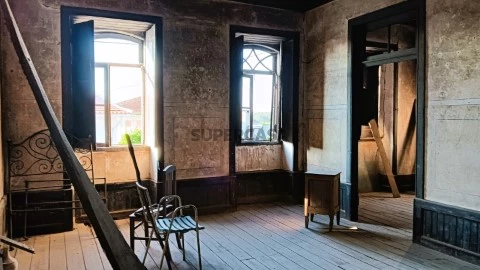 Moradia apalaçada para restauro - Águeda