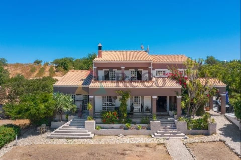 Moradia T6 em Santa Bárbara de Nexe, Faro com Piscina, Varanda