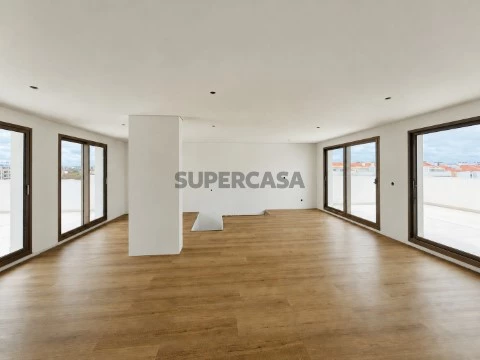 Penthouse T2+1 Duplex com Dois Terraços e Lugar de Garagem 1