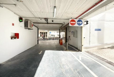 Garagem na Rua Lançarote de Freitas, São Gonçalo de Lagos, Lagos