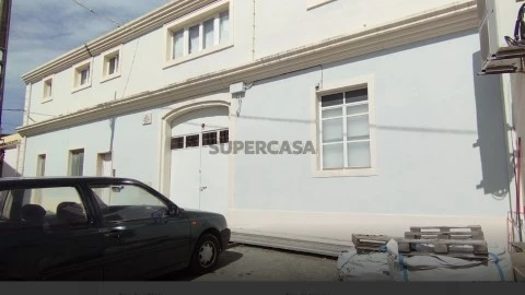 Prédio em Loures, Loures