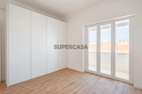 Appartement 2 kamers Op Rio de Mouro, Sintra