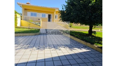 Moradia Isolada T4 em Recarei, Paredes