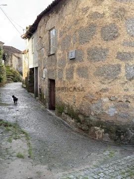 Casa Antiga T3 em Pinheiro de Coja e Meda de Mouros, Tábua