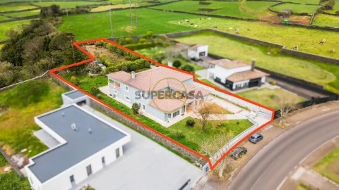 Haus 4 Zimmer auf Livramento, Ponta Delgada