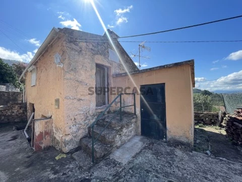 Moradia T1 para venda, na freguesia de Penso, em Melgaço.