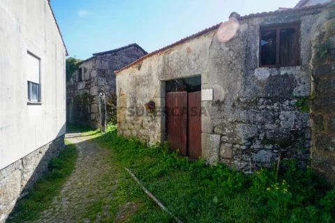 Old house for sale in Boivão, Valença