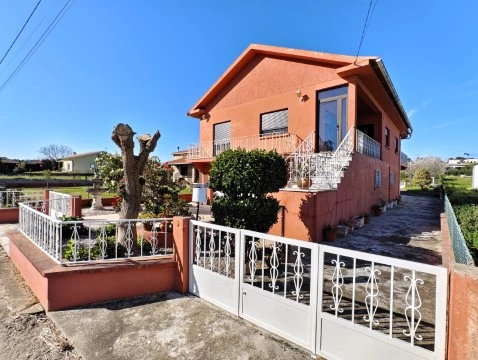 Moradia para venda, junto ao centro da cidade de Valença