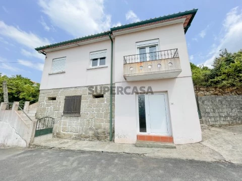 Exemplar Moradia T3 para Venda em Penso, Melgaço.