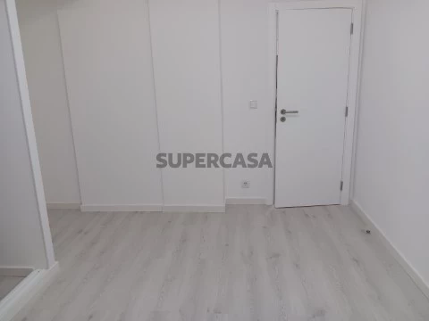 Apartamento T0+2 Totalmente Renovado