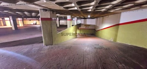 Garagem na Rua Elias Garcia, Venteira, Amadora