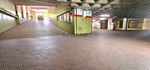 Garagem na Rua Elias Garcia, Venteira, Amadora